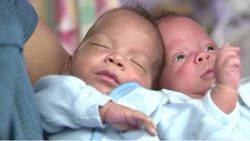 Ces jumeaux sont nés... à près d'un mois d'écart  