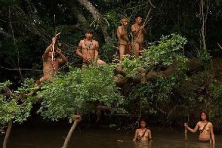 Une Tribu Guaranis de la forêt amazonienne 